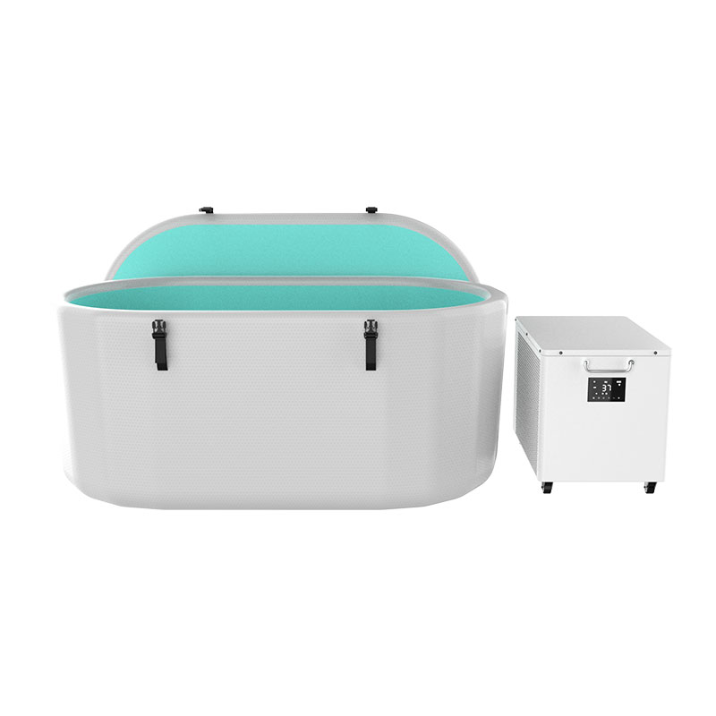 Stor isbadpool för kall terapi