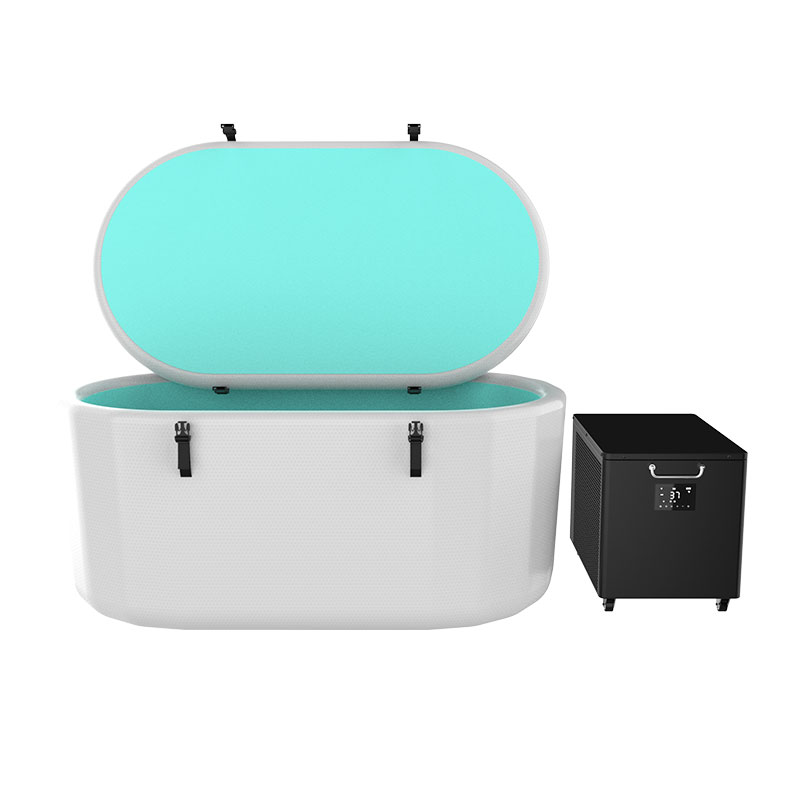 Stor isbadpool för kall terapi