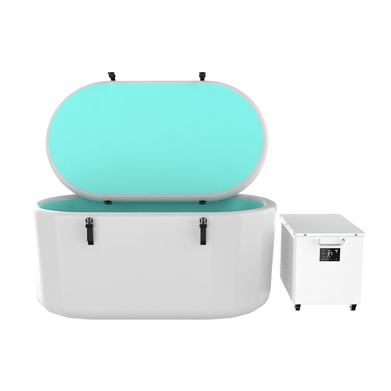 Stor isbadpool för kall terapi