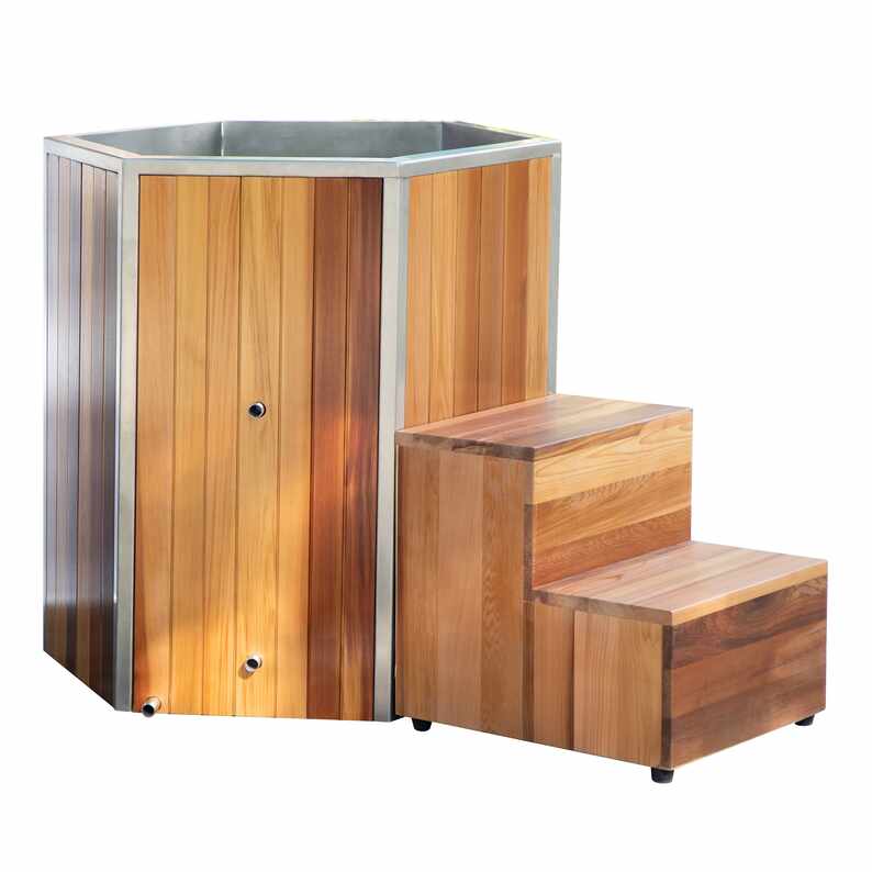 Kan ett kallt badkar i Cedar med åtkomststeg förvandla din återhämtning, välbefinnande och utomhuslivsstil Kan ett kallt badkar i Cedar med åtkomststeg förvandla din återhämtning, välbefinnande och utomhuslivsstil